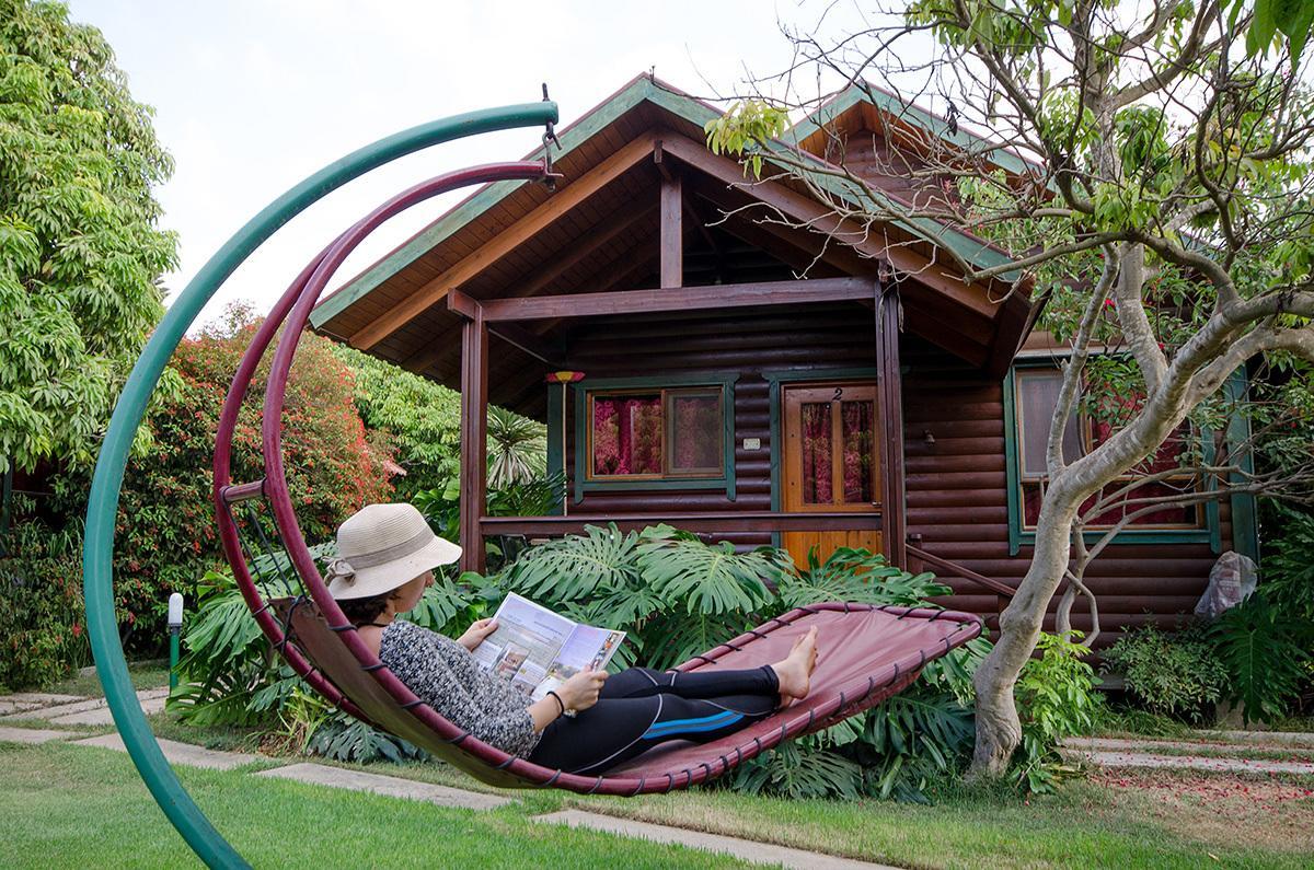 The Wooden Rose Cabins Bezet Exterior photo